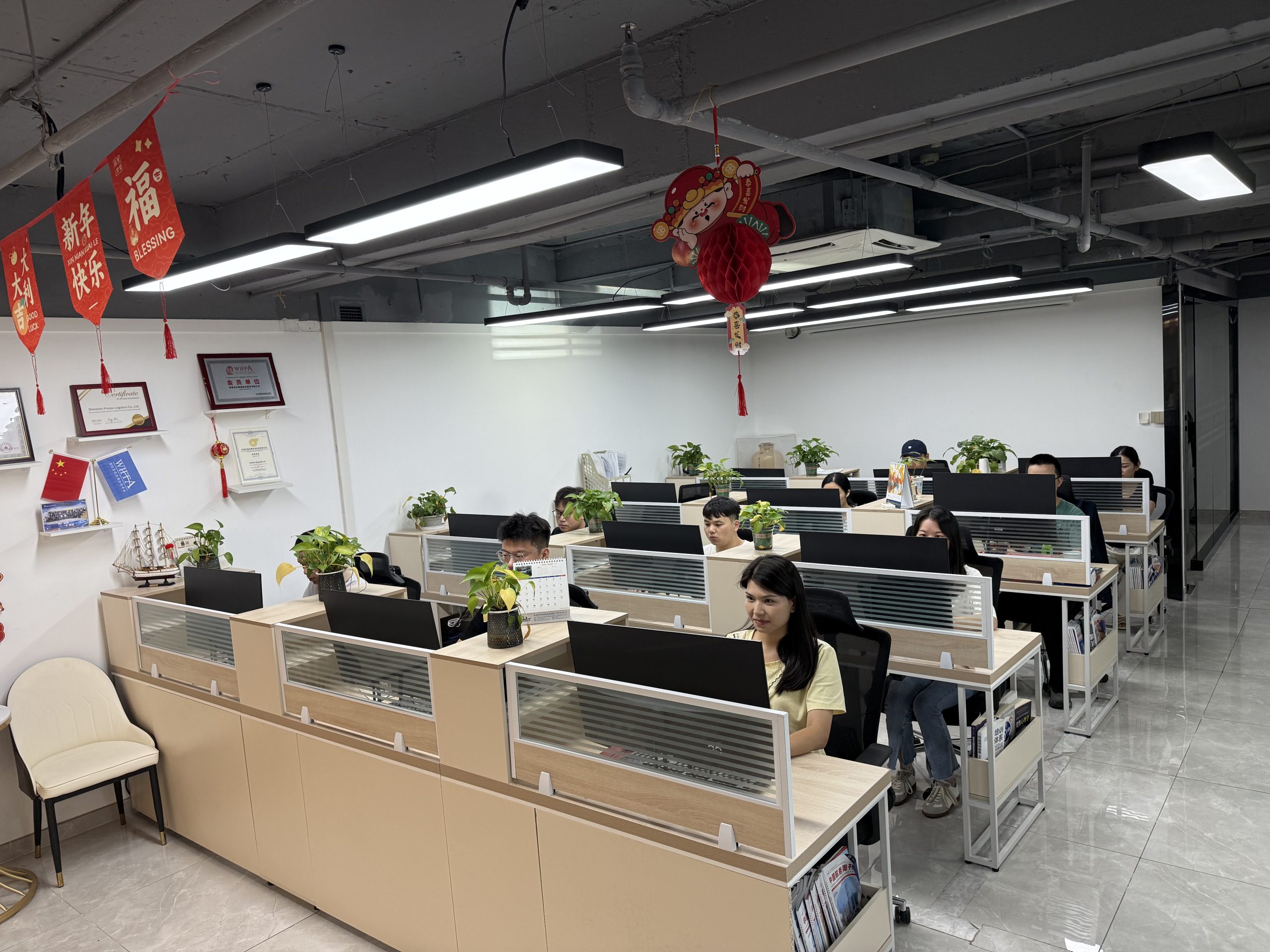 中国到中东整柜海运时效多久？如何规避延误风险？