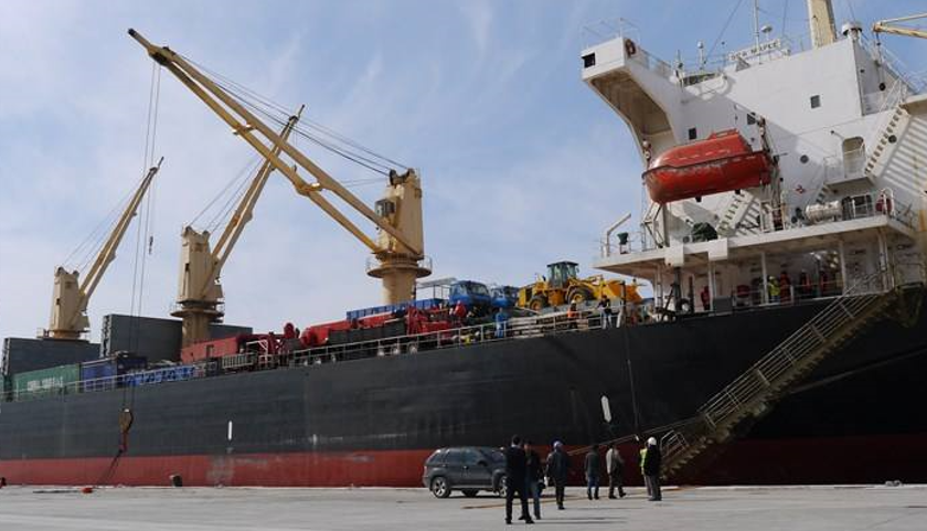 散杂货船运输大型工程设备，按重量、体积还是件数计费？