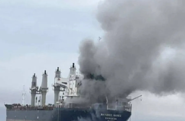 三艘商船同日被击中！霍尔木兹海峡遇袭船只升至14艘！