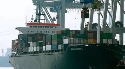 目的港打仗了，货在路上怎么办？