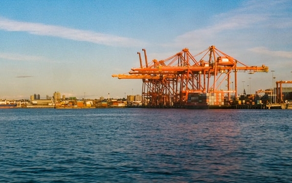 加拿大蒙特利尔港冬季会封港吗？