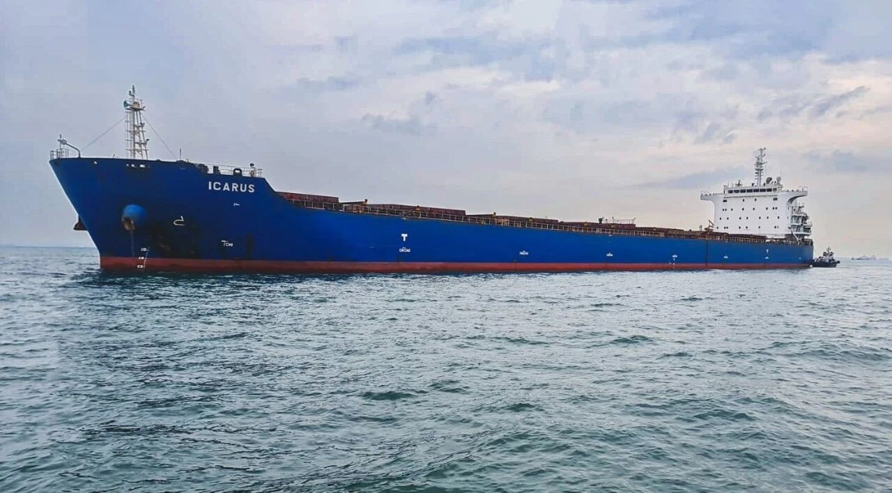 突发！新加坡海峡支线船沉没，107个货柜落水，货主货代速查货物